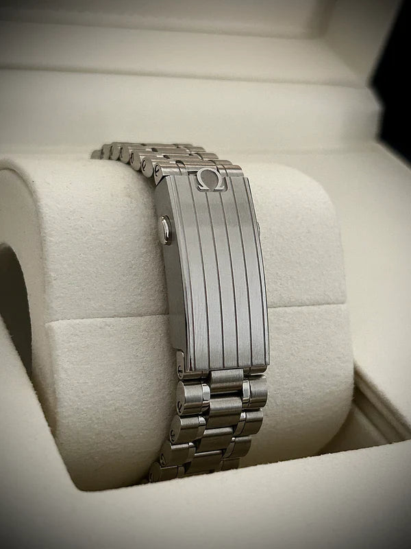 Omega Speedmaster Professional Snoopy