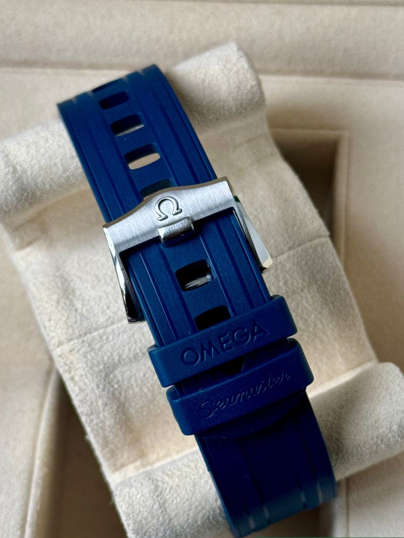 Omega Seamaster DR01180