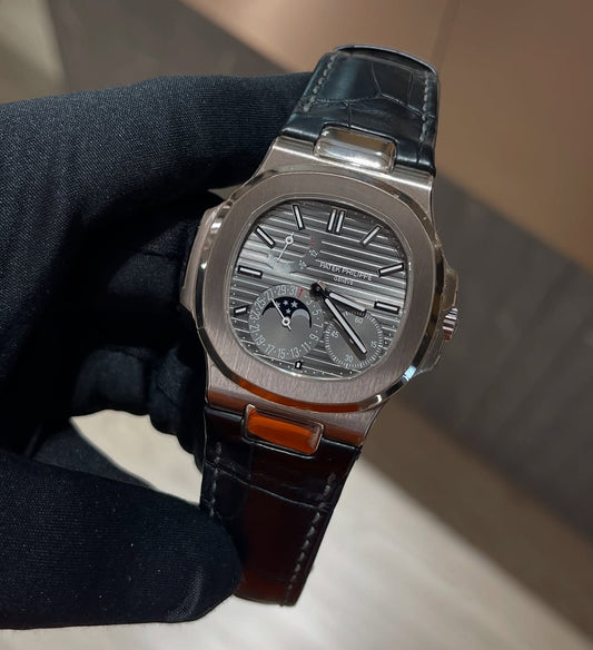 Patek Philippe Nautilus Moon-Phases 5712
